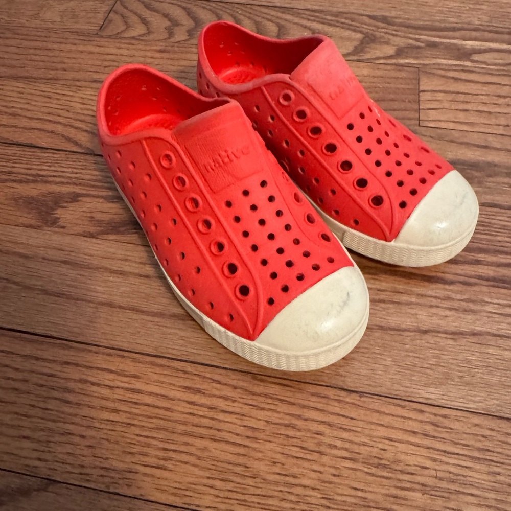 Native Kids Water Shoes - Red and Cream